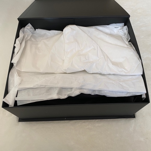 Chanel - Picture 9 of 11